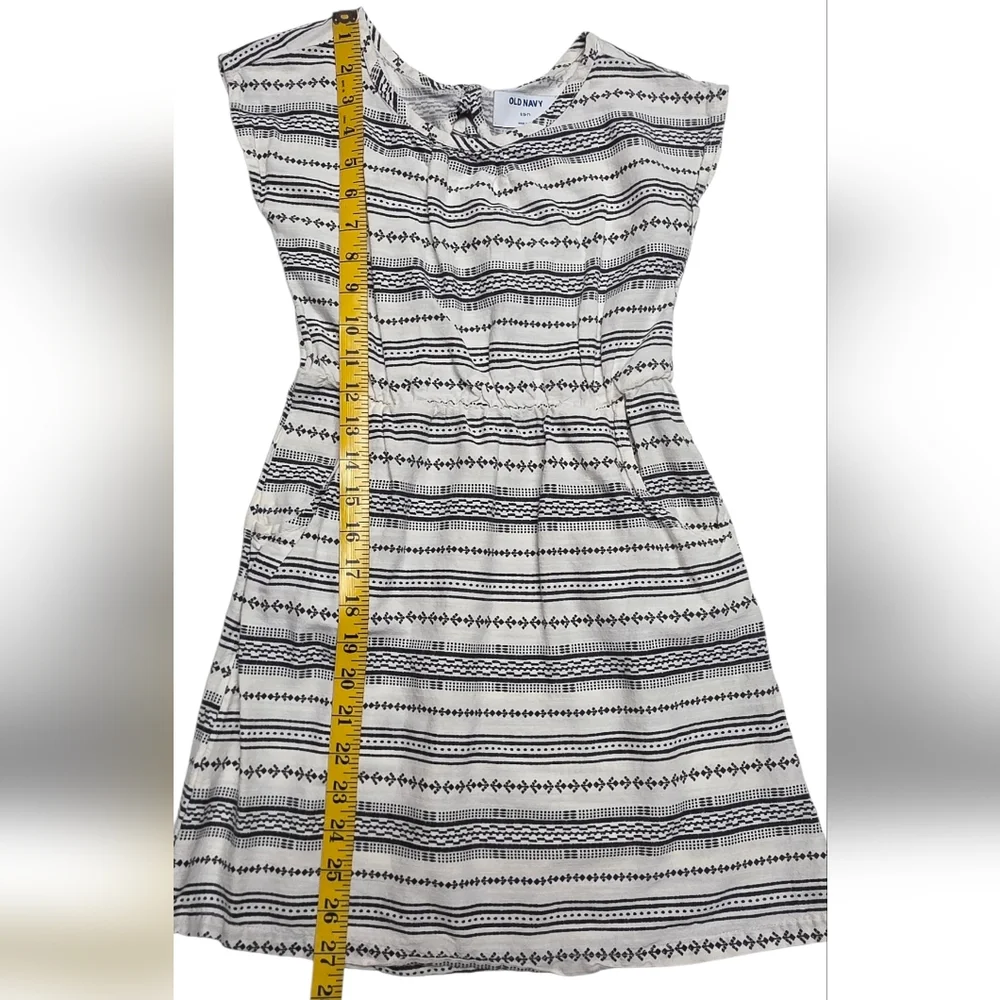 Stylish Black and White Kids Dress Size 6 - 7 / Small